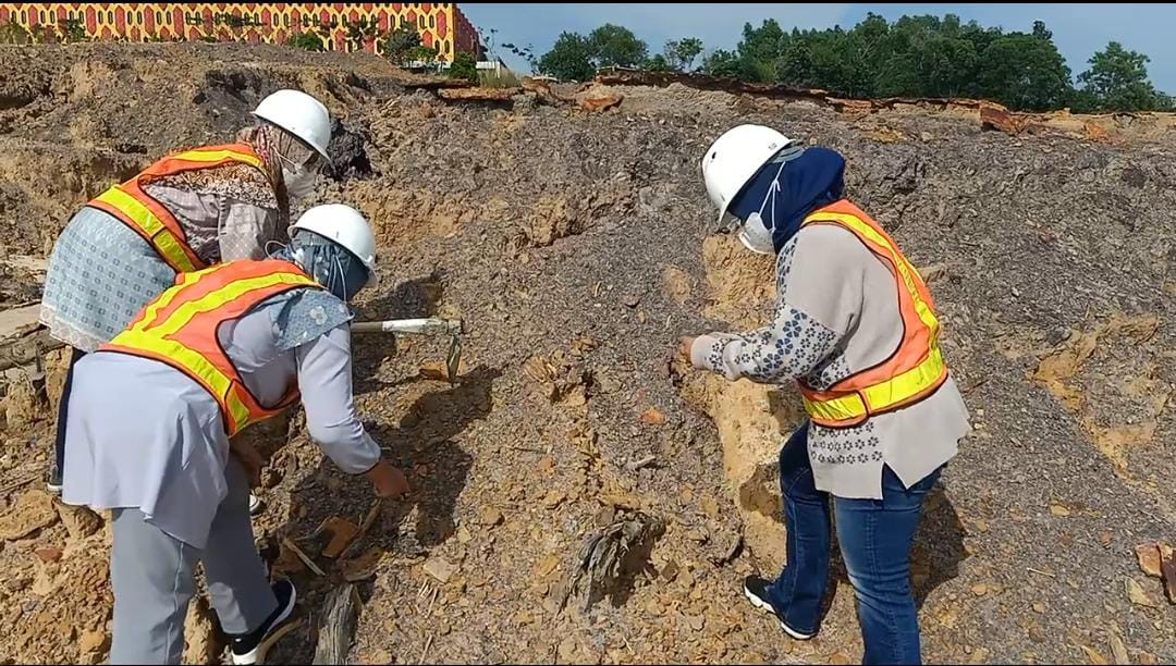 studi lapangan awal untuk penelitian bersama dosen